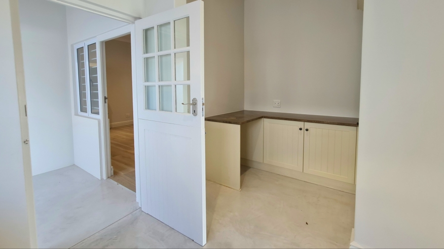 7 Bedroom Property for Sale in Whale Rock Western Cape